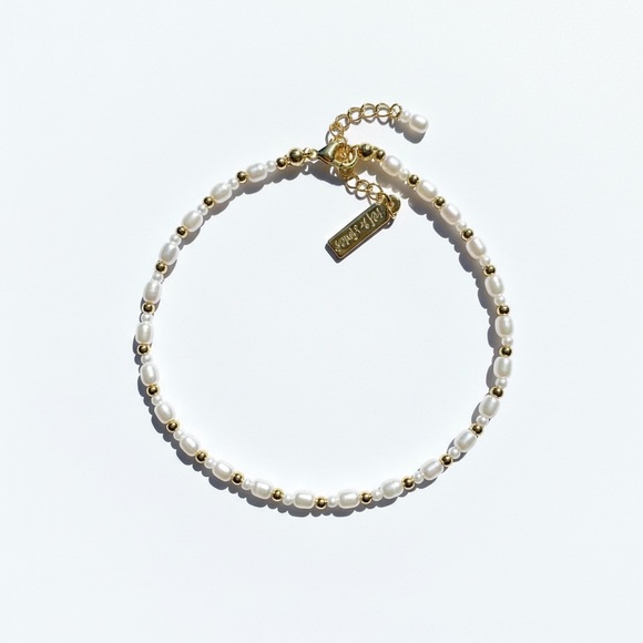 Set & Stones Jewelry - Set & Stones Pearl Beaded Bracelet w/ Gold Accents + Pouch